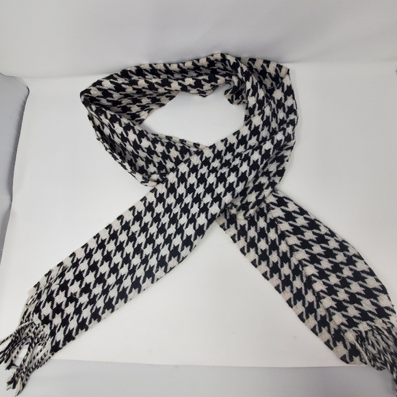 HOUNDSTOOTH Winter Scarf- Women - Picture 4 of 8